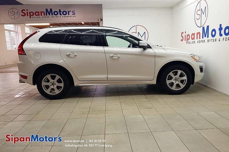 Begagnad Volvo XC60 R-Design 163 HK (119 kW) 2013 Vit SUV