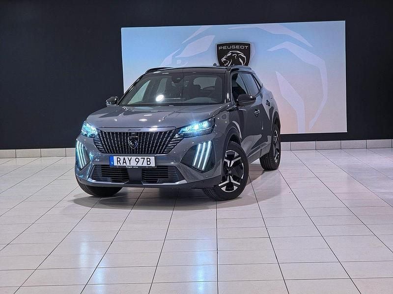 Grå Begagnad 2023 Peugeot 2008 GTi SUV | 299 800 kr (Dyr) - Bild 1/4