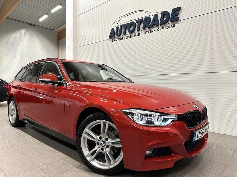 Röd Begagnad 2017 BMW 320 M Performance Kombi | 219 900 kr (Lite dyr) - Bild 1/4