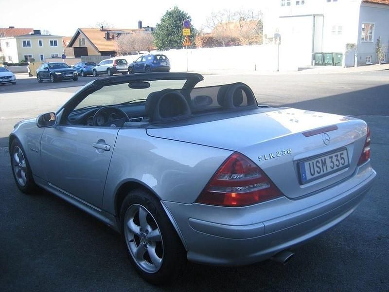 Begagnad Mercedes SLK230 197 HK (144 kW) 2004 Silver metallic Cab