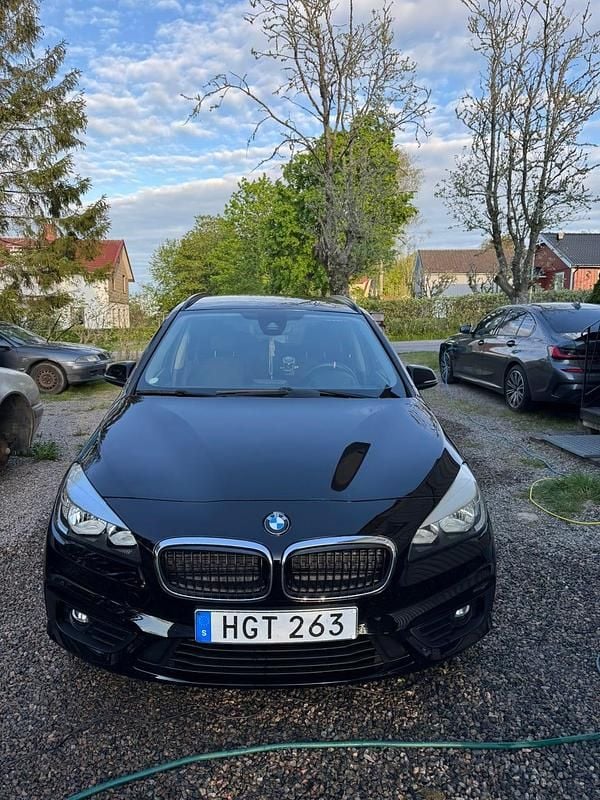 Begagnad 2016 BMW 218 Gran Tourer Minibuss | 140 000 kr (Marknadspris) - Bild 1/4