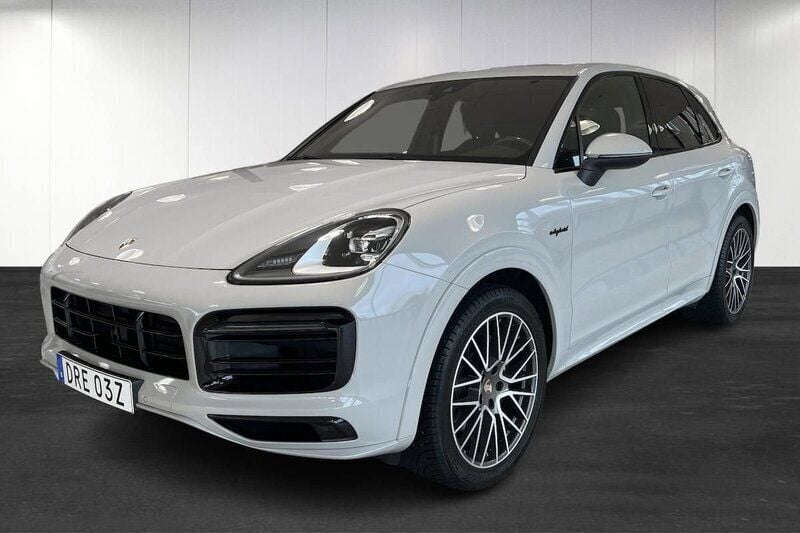 Ljusgrå (grey) Begagnad 2023 Porsche Cayenne Platinum Edition SUV | 899 900 kr (Bra pris) - Bild 1/4