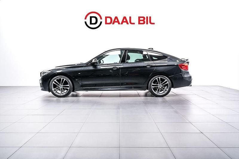 Svart Begagnad 2016 BMW 320 Gran Turismo M Sport Halvkombi | 199 700 kr (Marknadspris) - Bild 1/4