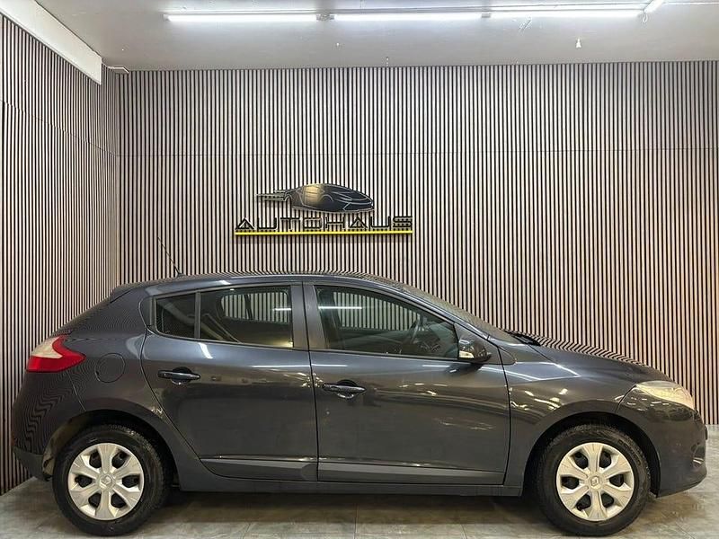 Begagnad Renault Mégane III 110 HK (80 kW) 2010 Mörkgrå Halvkombi