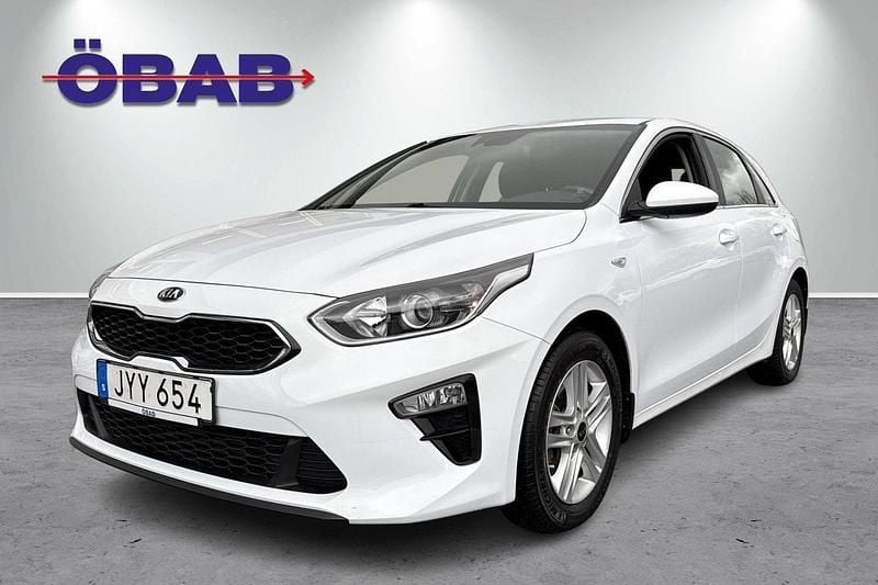 Vit Begagnad 2018 Kia Ceed Halvkombi | 179 900 kr (Lite dyr) - Bild 1/4