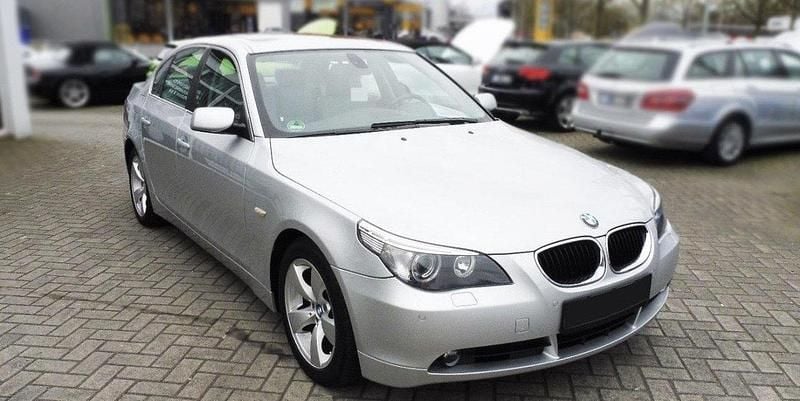 Silver Begagnad 2004 BMW 530 Sedan | 55 000 kr (Marknadspris) - Bild 1/4