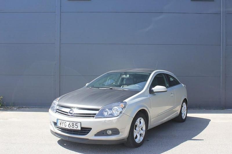 Begagnad Opel Astra GTC 126 HK (92 kW) 2005 Grå Halvkombi