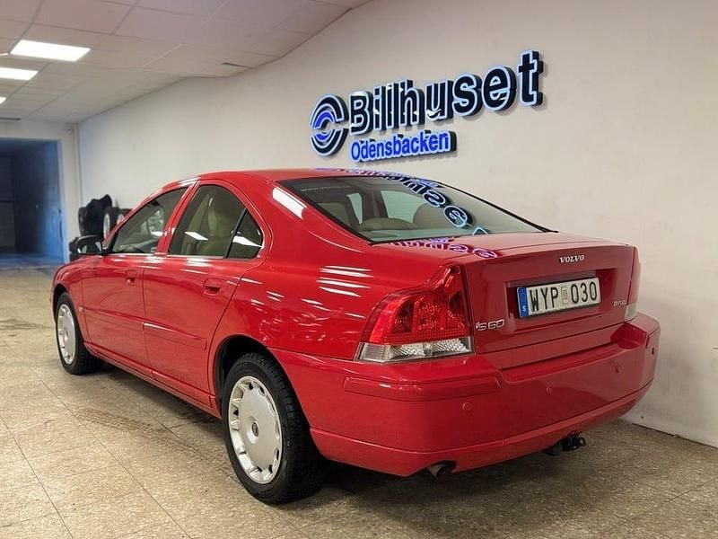 Begagnad Volvo S60 Momentum 140 HK (102 kW) 2006 Röd Sedan