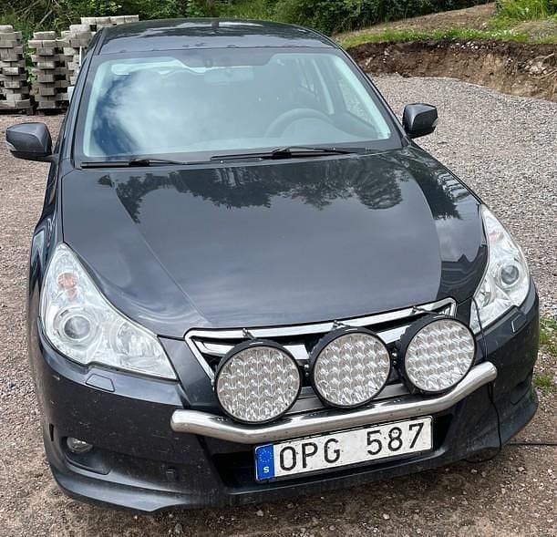 Grå Begagnad 2012 Subaru Legacy Kombi | 35 000 kr (Superpris) - Bild 1/4