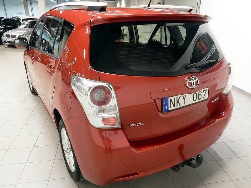 Begagnad Toyota Verso Multidrive S 147 HK (108 kW) 2009 Mörkröd Minibuss