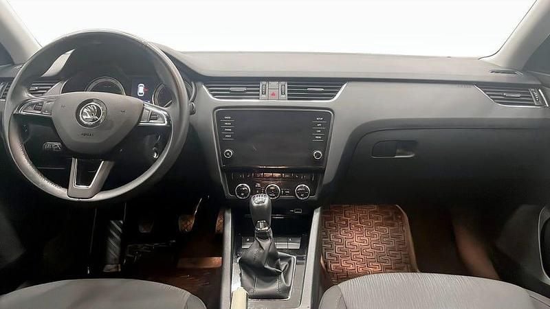 Begagnad Skoda Octavia Style 116 HK (85 kW) 2020 Grå Kombi