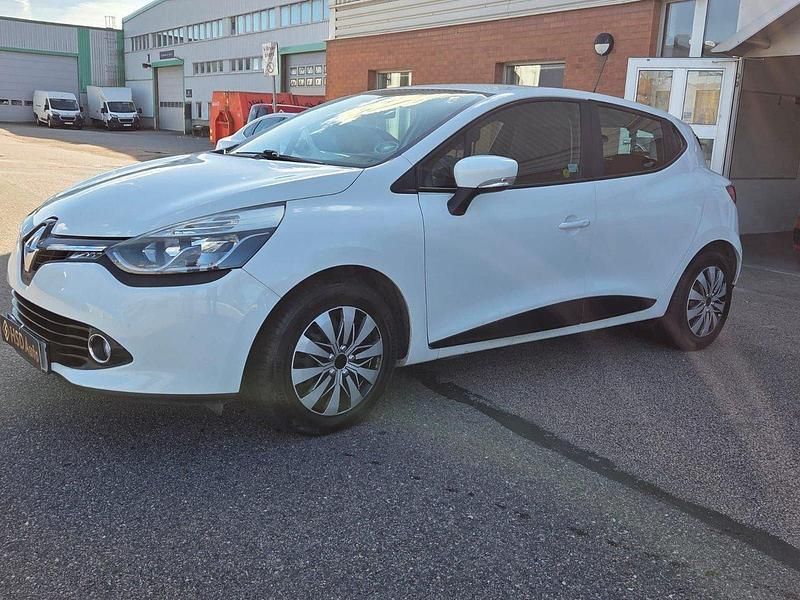 Vit Begagnad 2014 Renault Clio IV Halvkombi | 78 500 kr (Lite dyr) - Bild 1/4