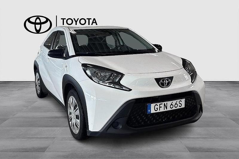 Begagnad Toyota Aygo X X-play 72 HK (52 kW) 2022 Vit SUV