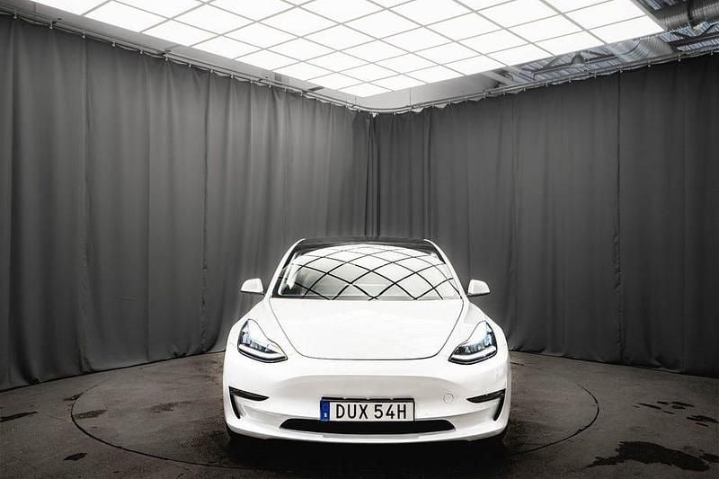 Begagnad Tesla Model 3 Long Range AWD 366 kW (498 HK) 2019 Vit Sedan