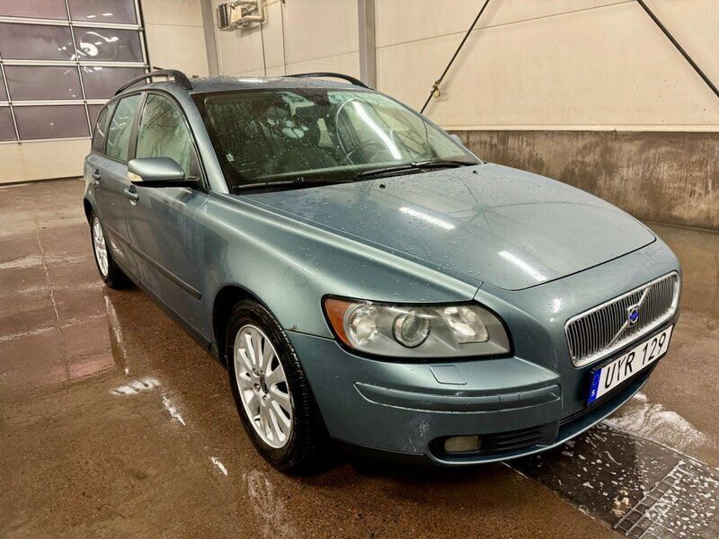 Grön Begagnad 2004 Volvo V50 Kombi | 10 900 kr (Superpris) - Bild 1/4