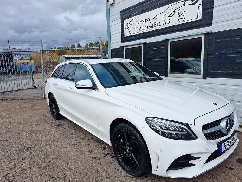 Vit Begagnad 2018 Mercedes C220 AMG line Kombi | 329 900 kr (Lite dyr) - Bild 1/4