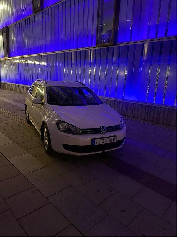 Vit Begagnad 2010 VW Golf VI Kombi | 24 500 kr (Bra pris) - Bild 1/3