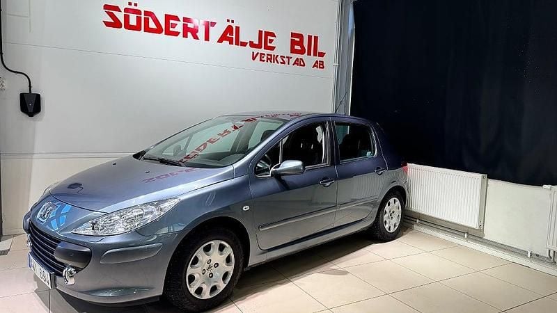 Grå Begagnad 2006 Peugeot 307 Halvkombi | 54 900 kr (Dyr) - Bild 1/4