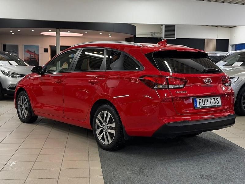 Begagnad Hyundai i30 Trend 120 HK (88 kW) 2018 Röd Kombi