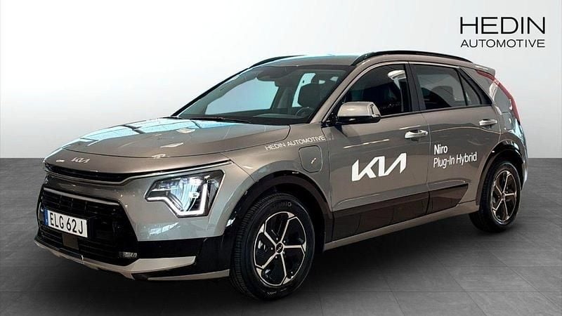 Grå (grey) Begagnad 2025 Kia Niro SUV | 379 900 kr (Superpris) - Bild 1/4
