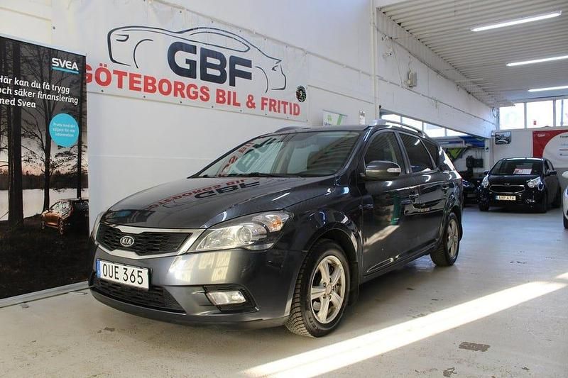 Grå Begagnad 2011 Kia Ceed Sportswagon Kombi | 39 900 kr (Marknadspris) - Bild 1/4