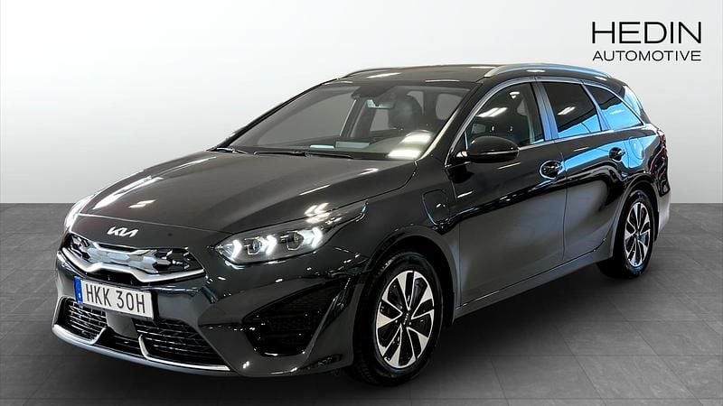 Mörkgrå (grey) Begagnad 2024 Kia Ceed Sportswagon Advance Kombi | 309 900 kr (Dyr) - Bild 1/4