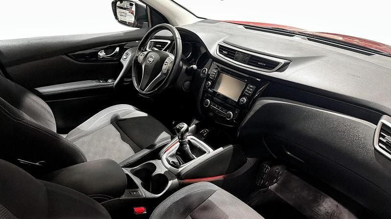 Begagnad Nissan Qashqai N-Connecta 110 HK (80 kW) 2017 Röd SUV