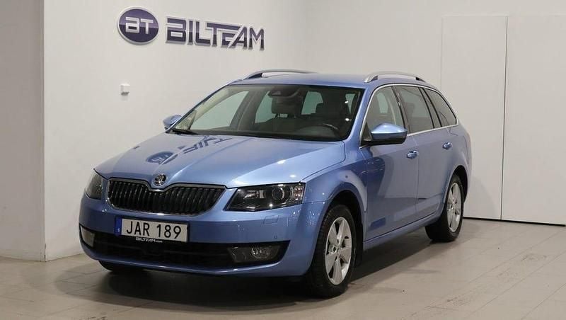 Begagnad Skoda Octavia Style 184 HK (135 kW) 2015 Blå Halvkombi