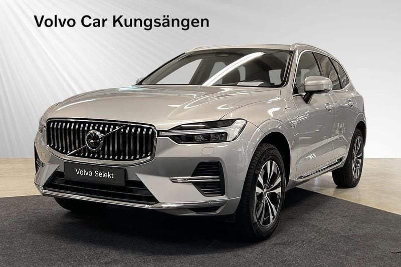 Silver Begagnad 2024 Volvo XC60 Core SUV | 514 900 kr (Bra pris) - Bild 1/3