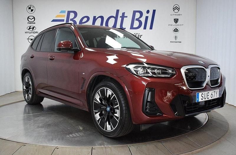 Röd Begagnad 2024 BMW iX3 M Sport SUV | 599 500 kr (Superpris) - Bild 1/3