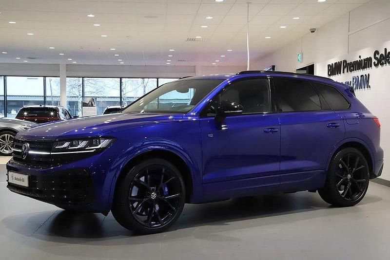 Blå Begagnad 2024 VW Touareg Design SUV | 885 000 kr - Bild 1/2