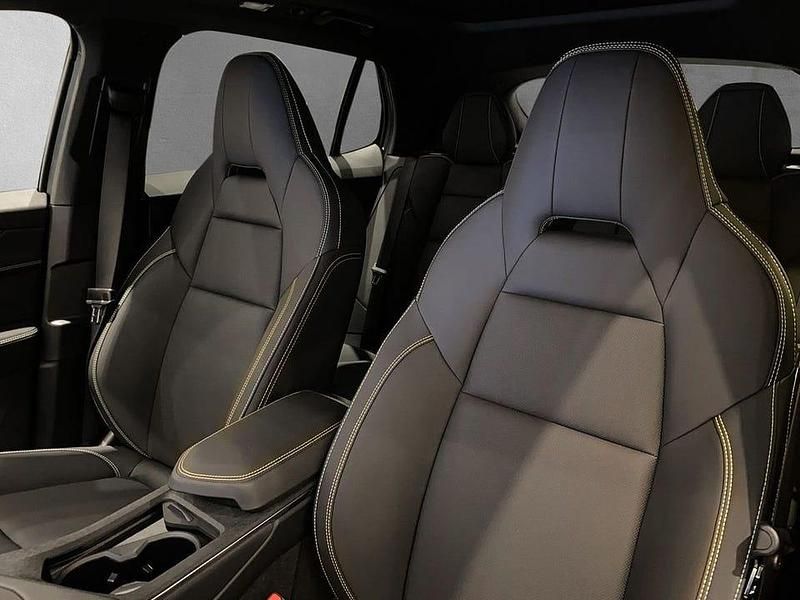 Ny Lynk & Co 01 283 HK (208 kW) 2025 Grön SUV