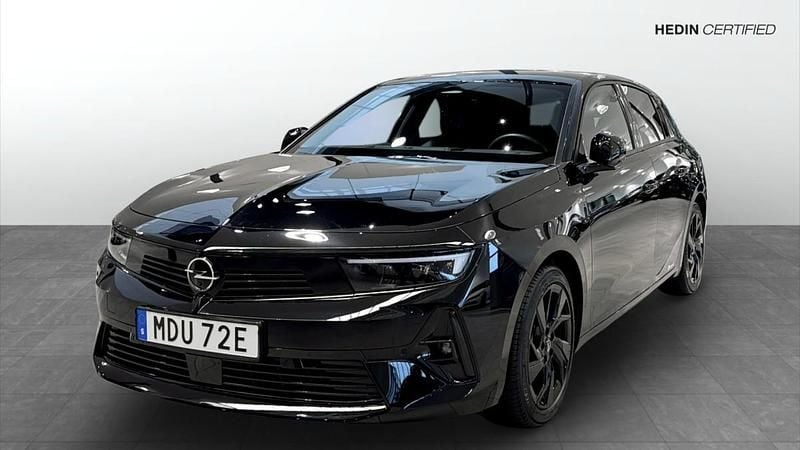 Svart (black) Begagnad 2022 Opel Astra Halvkombi | 279 900 kr - Bild 1/4