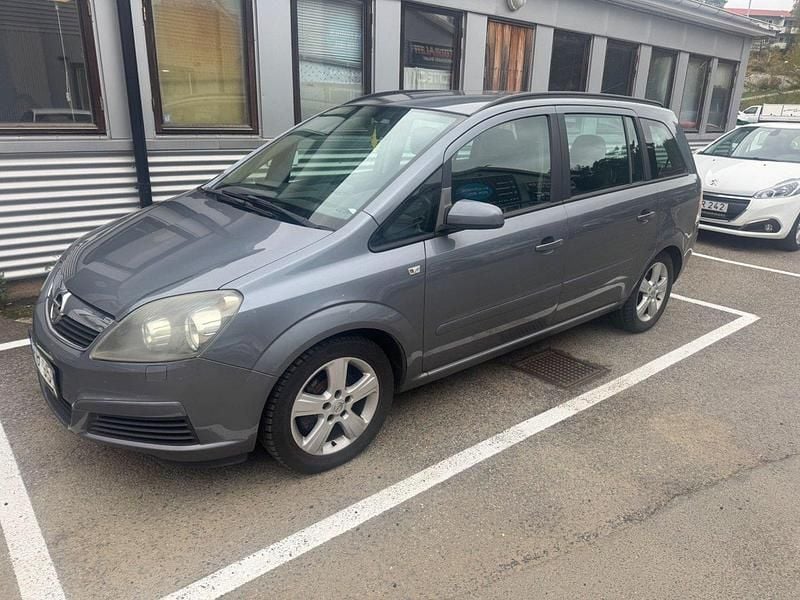 Grå Begagnad 2007 Opel Zafira Minibuss | 29 900 kr (Lite dyr) - Bild 1/4