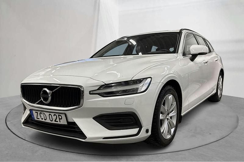 Vit Begagnad 2022 Volvo V60 Momentum Kombi | 259 000 kr (Bra pris) - Bild 1/4