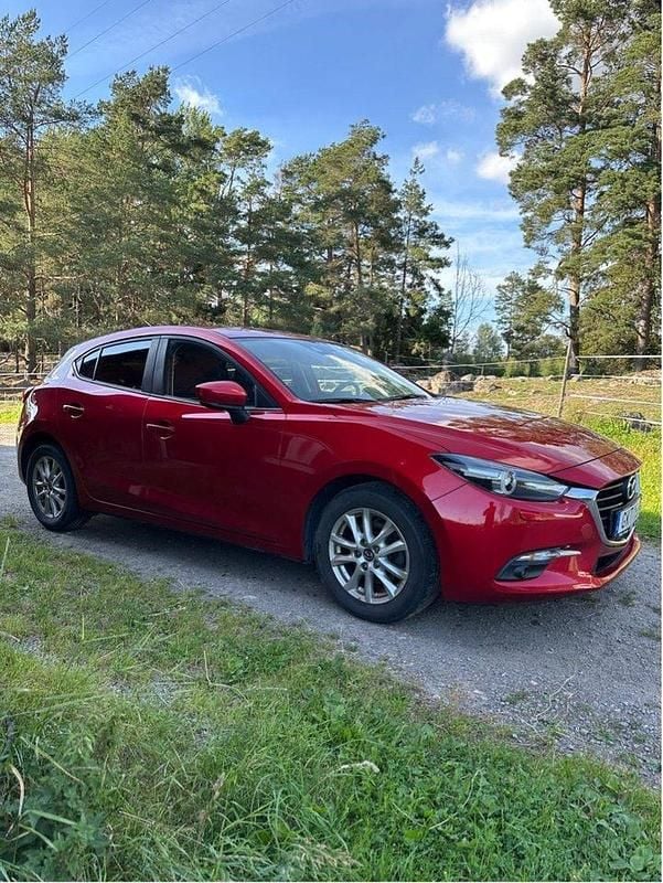Röd Begagnad 2018 Mazda 3 Inclusive Halvkombi | 170 000 kr (Marknadspris) - Bild 1/4