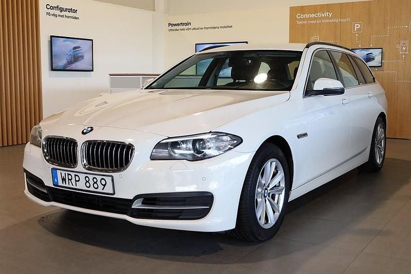 Vit Begagnad 2015 BMW 520 Kombi | 159 900 kr (Marknadspris) - Bild 1/3