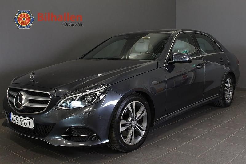Grå Begagnad 2015 Mercedes E220 Avantgarde Sedan | 149 900 kr (Bra pris) - Bild 1/4