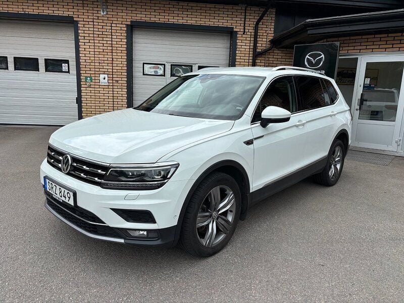 Vit Begagnad 2018 VW Tiguan Allspace Sport SUV | 259 500 kr (Lite dyr) - Bild 1/4