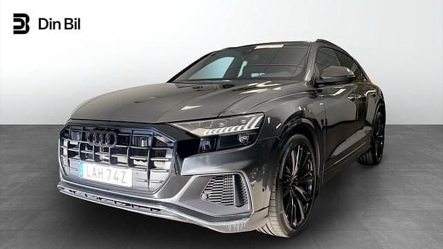 Daytonagrå pärleffekt Begagnad 2024 Audi Q8 S-Line SUV | 739 000 kr (Marknadspris) - Bild 1/4