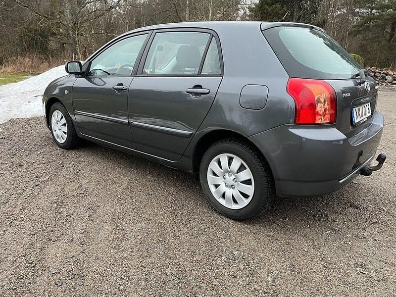 Begagnad Toyota Corolla 110 HK (80 kW) 2006 Grå