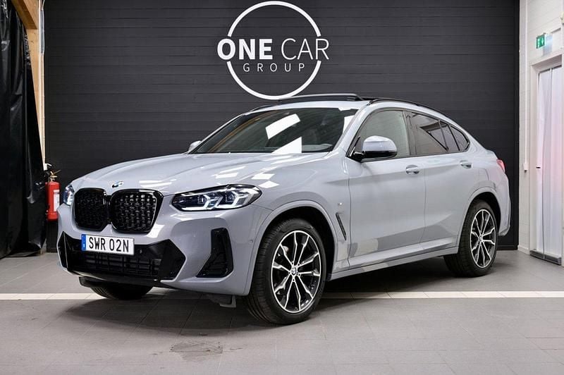 Grå Begagnad 2024 BMW X4 M Sport SUV | 649 900 kr (Marknadspris) - Bild 1/4