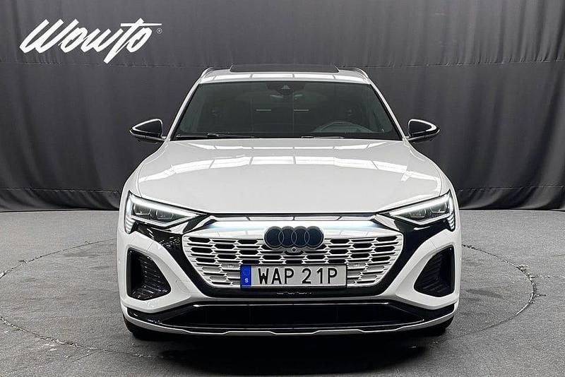 Begagnad Audi Q8 e-tron S-Line 250 kW (340 HK) 2023 Vit SUV