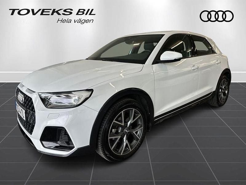 Glaciärvit metallic Begagnad 2020 Audi A1 Proline Halvkombi | 199 000 kr - Bild 1/4