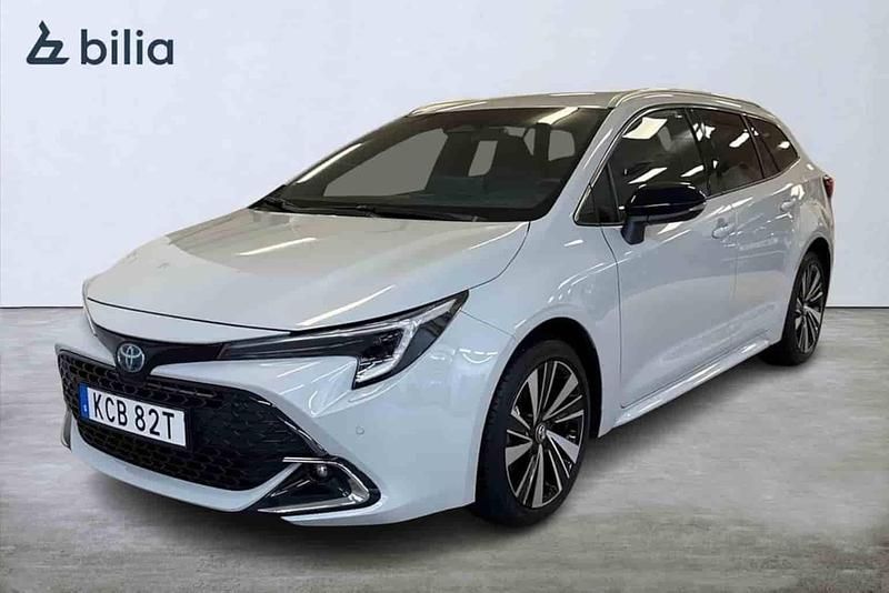 Grå Begagnad 2025 Toyota Corolla Style Kombi | 369 900 kr (Dyr) - Bild 1/1