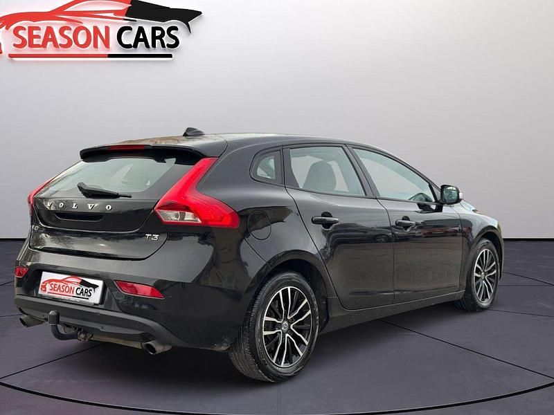 Begagnad Volvo V40 Kinetic 150 HK (110 kW) 2013 Svart Kombi