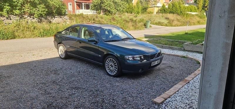 Begagnad 2001 Volvo S60 Sedan | 47 000 kr (Marknadspris) - Bild 1/4