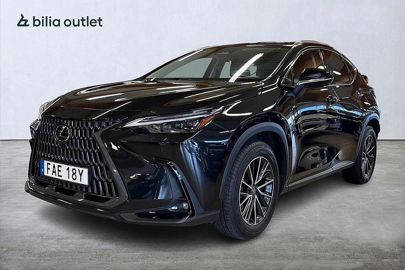 Svart Begagnad 2023 Lexus NX450h+ Executive Line SUV | 539 800 kr (Marknadspris) - Bild 1/3