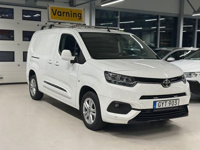 Vit Begagnad 2020 Toyota Proace City City Van | 229 900 kr - Bild 1/4