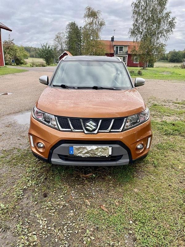 Orange Begagnad 2016 Suzuki Vitara SUV | 155 000 kr (Bra pris) - Bild 1/3
